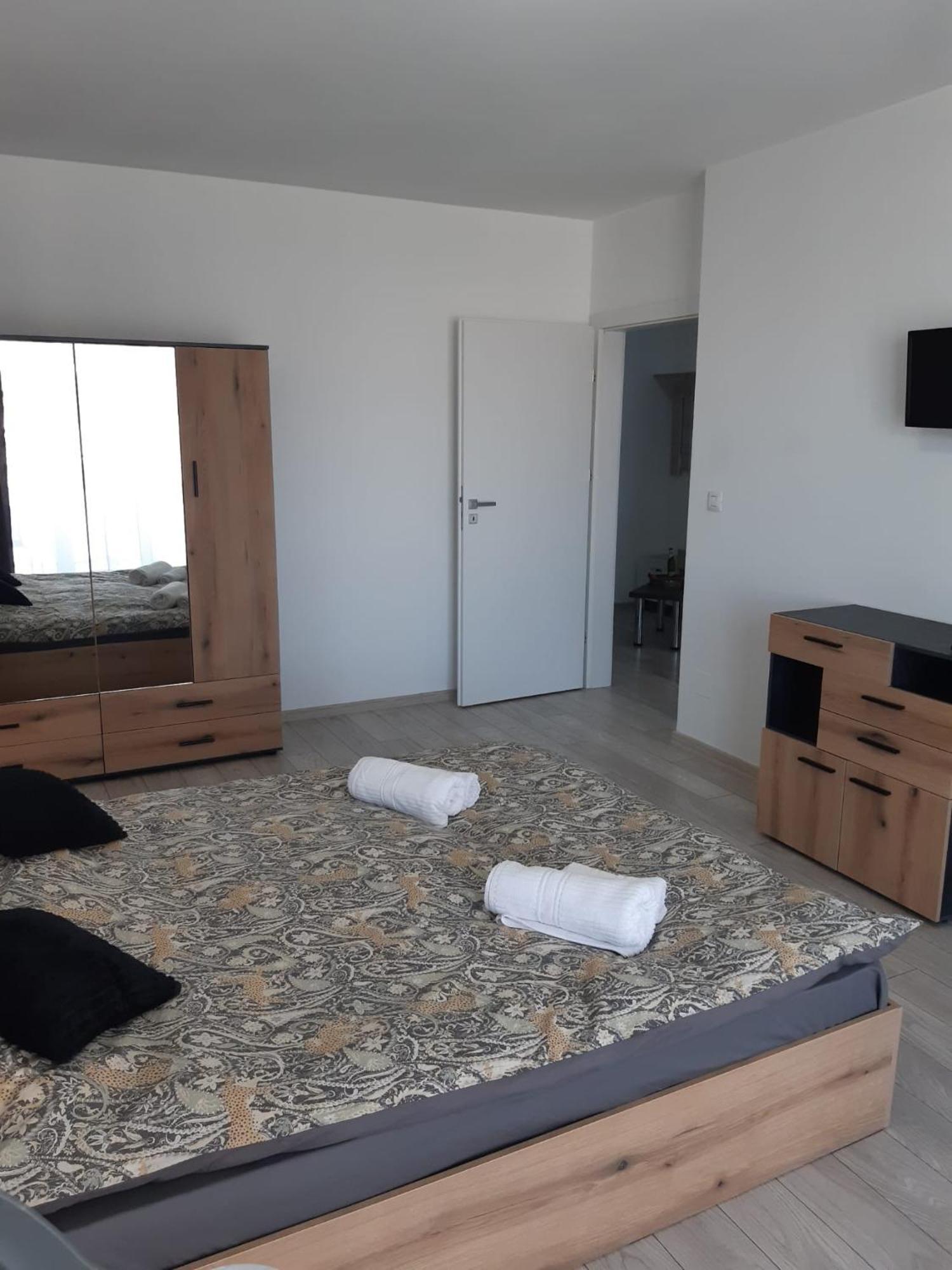 Flor Apartaments Targu Mures Ngoại thất bức ảnh